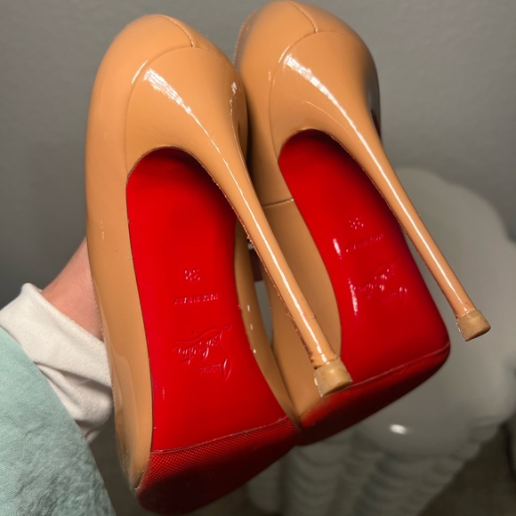 Christian Louboutin So Kate Patent Pointed Toe Pumps - Picture 12 of 15
